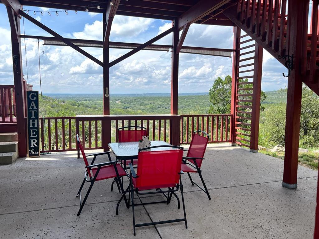 Entire 2Br 2Ba Hilltop View Home Sleeps 7 Pets 4 Acres Jacuzzi Central Ac Kingbeds Free Wifi-Parking Kitchen Washerdryer Starry Terrace Two Sunset Dining Patios Grill Stovetop Oven Fridge Onsitewoodedhiking Wildlife Coveredpatio4Pets & Birds Singing! Marble Falls Extérieur photo