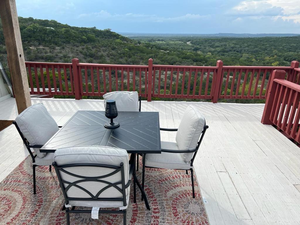 Entire 2Br 2Ba Hilltop View Home Sleeps 7 Pets 4 Acres Jacuzzi Central Ac Kingbeds Free Wifi-Parking Kitchen Washerdryer Starry Terrace Two Sunset Dining Patios Grill Stovetop Oven Fridge Onsitewoodedhiking Wildlife Coveredpatio4Pets & Birds Singing! Marble Falls Extérieur photo