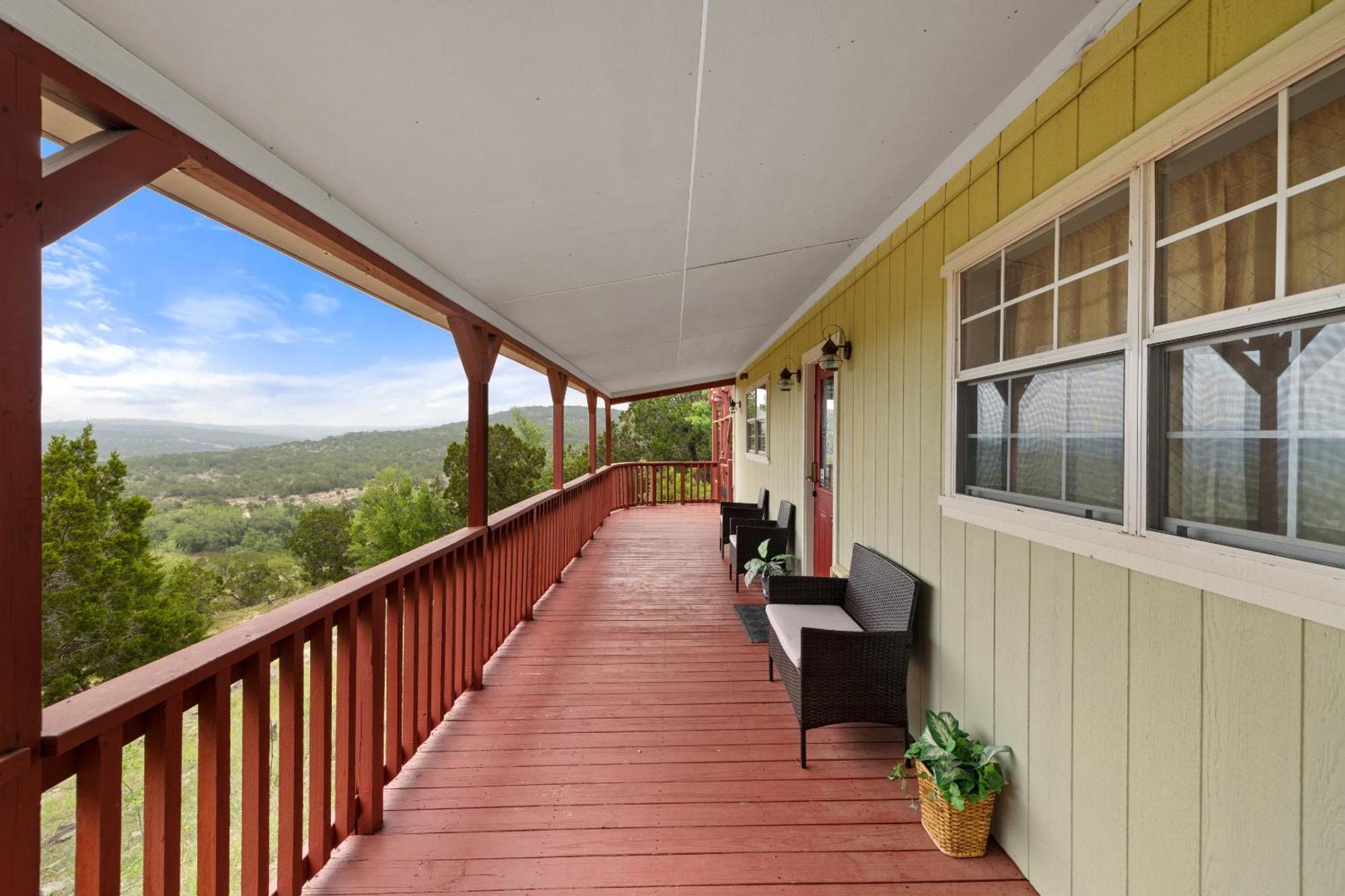 Entire 2Br 2Ba Hilltop View Home Sleeps 7 Pets 4 Acres Jacuzzi Central Ac Kingbeds Free Wifi-Parking Kitchen Washerdryer Starry Terrace Two Sunset Dining Patios Grill Stovetop Oven Fridge Onsitewoodedhiking Wildlife Coveredpatio4Pets & Birds Singing! Marble Falls Extérieur photo