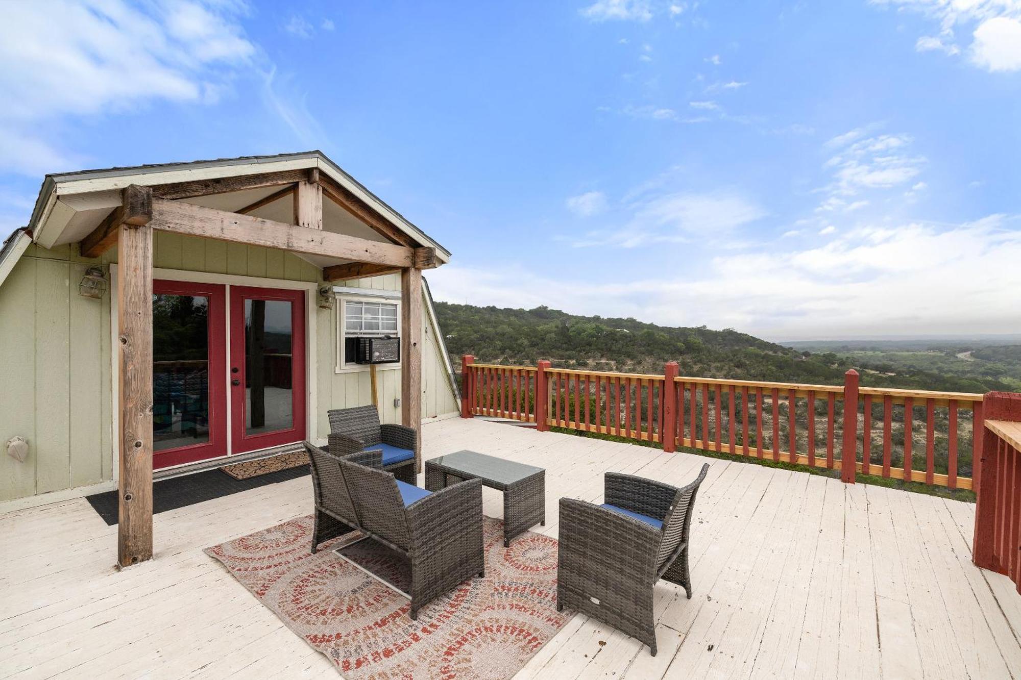 Entire 2Br 2Ba Hilltop View Home Sleeps 7 Pets 4 Acres Jacuzzi Central Ac Kingbeds Free Wifi-Parking Kitchen Washerdryer Starry Terrace Two Sunset Dining Patios Grill Stovetop Oven Fridge Onsitewoodedhiking Wildlife Coveredpatio4Pets & Birds Singing! Marble Falls Extérieur photo