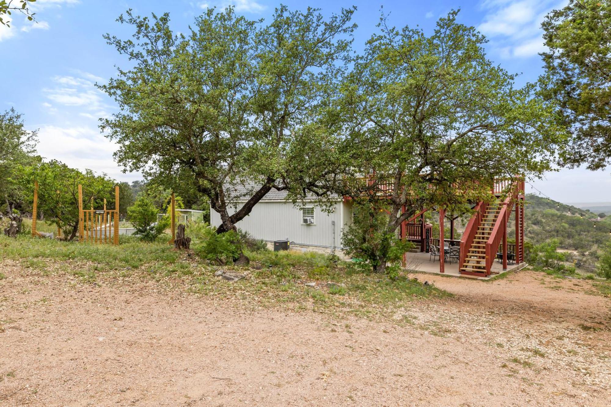 Entire 2Br 2Ba Hilltop View Home Sleeps 7 Pets 4 Acres Jacuzzi Central Ac Kingbeds Free Wifi-Parking Kitchen Washerdryer Starry Terrace Two Sunset Dining Patios Grill Stovetop Oven Fridge Onsitewoodedhiking Wildlife Coveredpatio4Pets & Birds Singing! Marble Falls Extérieur photo