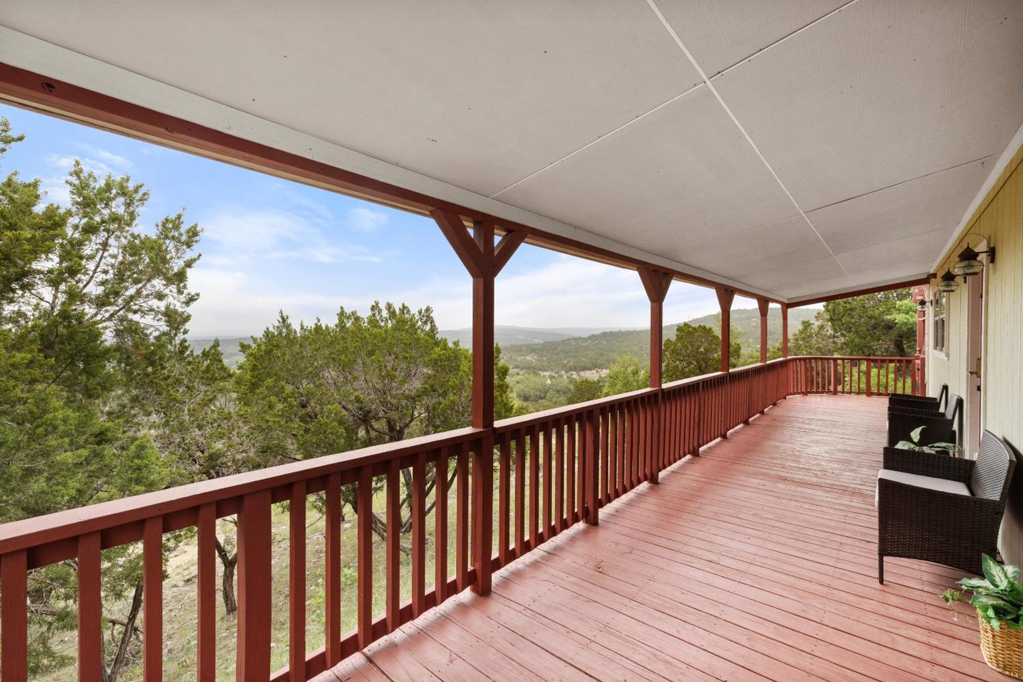 Entire 2Br 2Ba Hilltop View Home Sleeps 7 Pets 4 Acres Jacuzzi Central Ac Kingbeds Free Wifi-Parking Kitchen Washerdryer Starry Terrace Two Sunset Dining Patios Grill Stovetop Oven Fridge Onsitewoodedhiking Wildlife Coveredpatio4Pets & Birds Singing! Marble Falls Extérieur photo