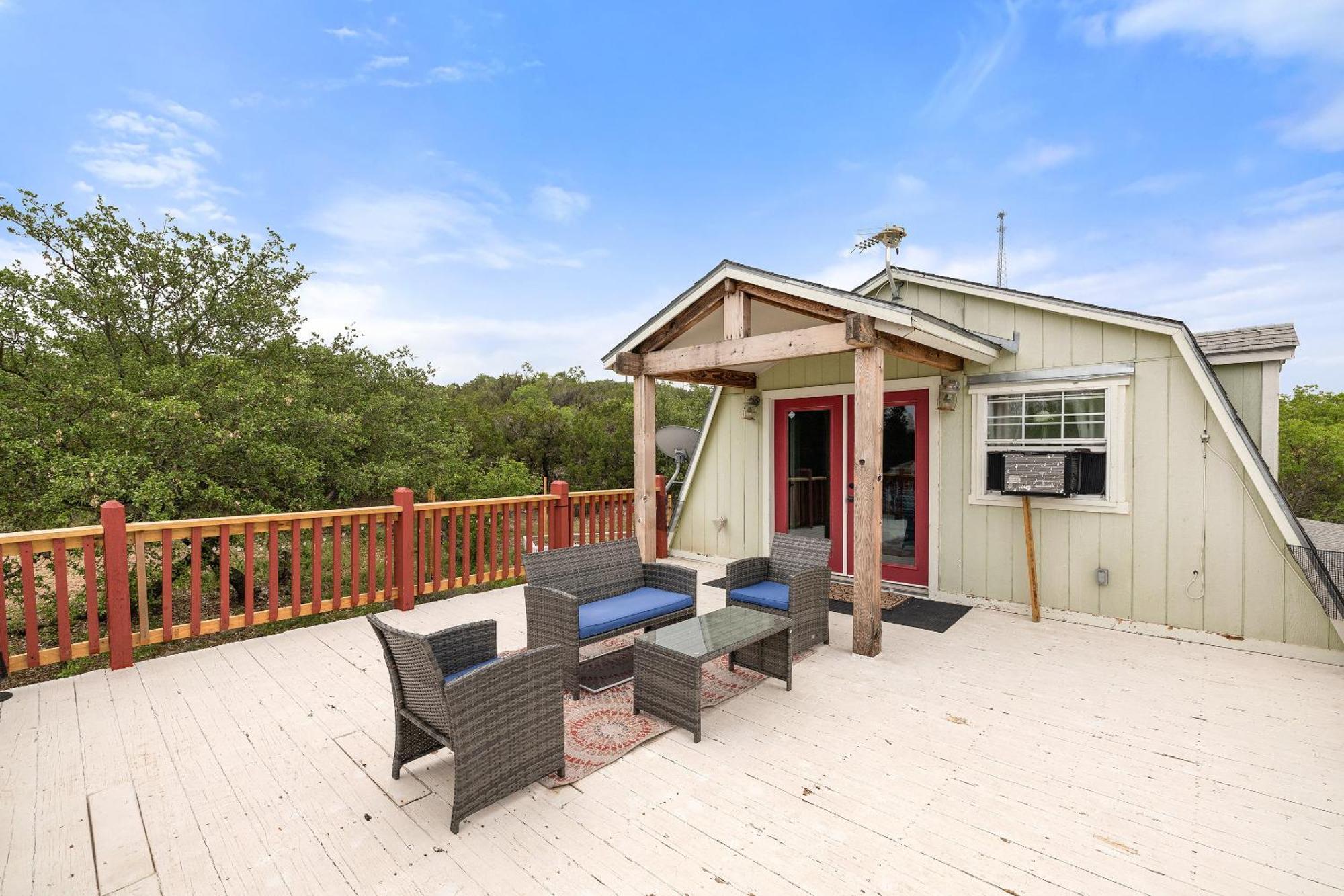 Entire 2Br 2Ba Hilltop View Home Sleeps 7 Pets 4 Acres Jacuzzi Central Ac Kingbeds Free Wifi-Parking Kitchen Washerdryer Starry Terrace Two Sunset Dining Patios Grill Stovetop Oven Fridge Onsitewoodedhiking Wildlife Coveredpatio4Pets & Birds Singing! Marble Falls Extérieur photo