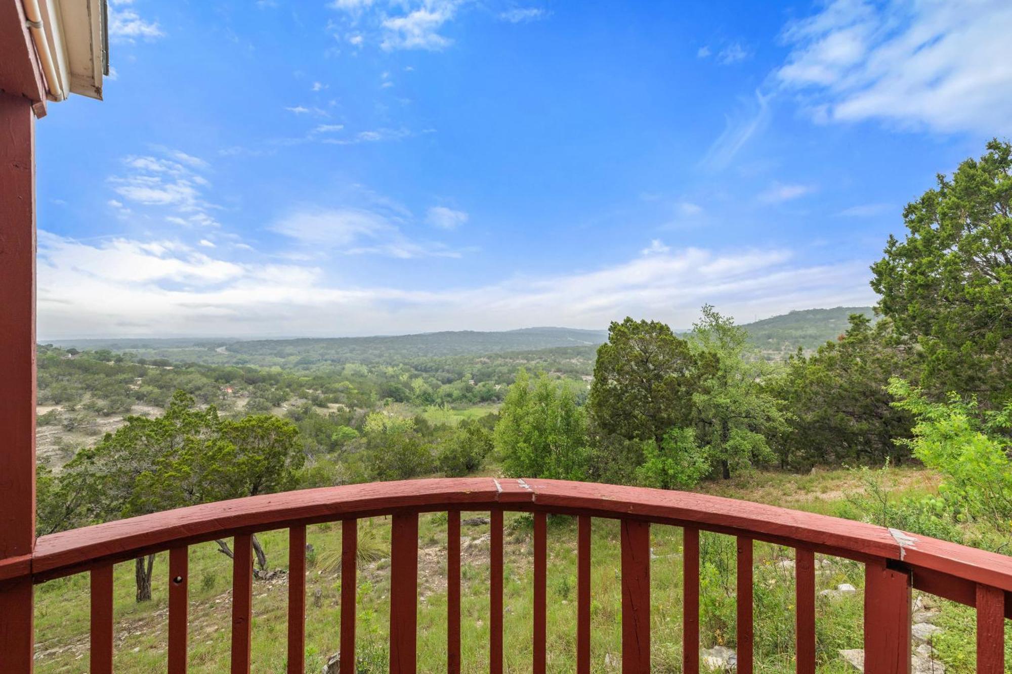 Entire 2Br 2Ba Hilltop View Home Sleeps 7 Pets 4 Acres Jacuzzi Central Ac Kingbeds Free Wifi-Parking Kitchen Washerdryer Starry Terrace Two Sunset Dining Patios Grill Stovetop Oven Fridge Onsitewoodedhiking Wildlife Coveredpatio4Pets & Birds Singing! Marble Falls Extérieur photo