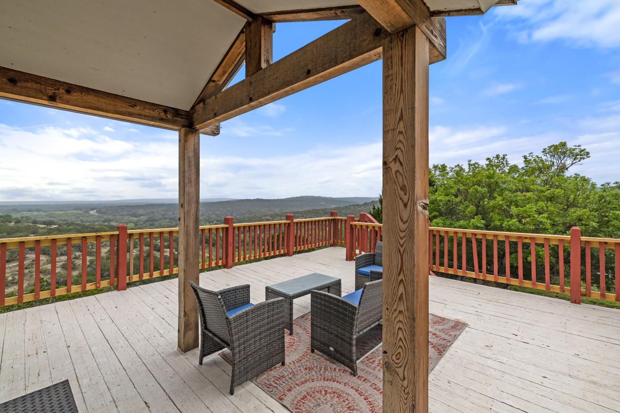 Entire 2Br 2Ba Hilltop View Home Sleeps 7 Pets 4 Acres Jacuzzi Central Ac Kingbeds Free Wifi-Parking Kitchen Washerdryer Starry Terrace Two Sunset Dining Patios Grill Stovetop Oven Fridge Onsitewoodedhiking Wildlife Coveredpatio4Pets & Birds Singing! Marble Falls Extérieur photo